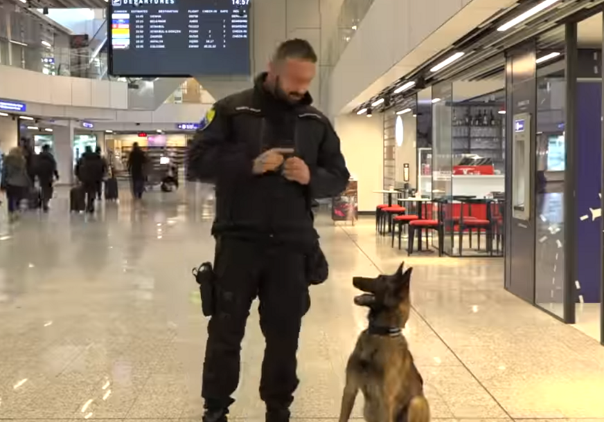 DEJAN I ROD ĆE VAS ODUŠEVITI Granični policajac i njegov četvoronožni kolega su uvijek na visini zadatka