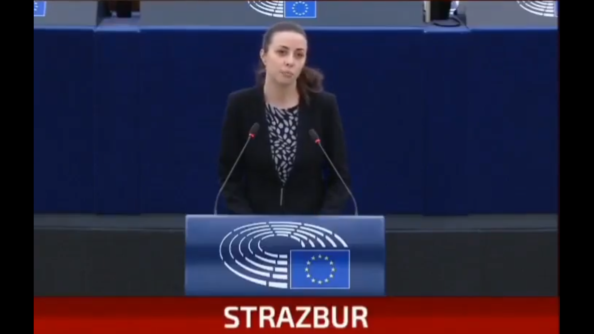 Slovenka Irena Joveva se u EU Parlamentu obratila srpskim studentima na srpskom jeziku i poklonila im se