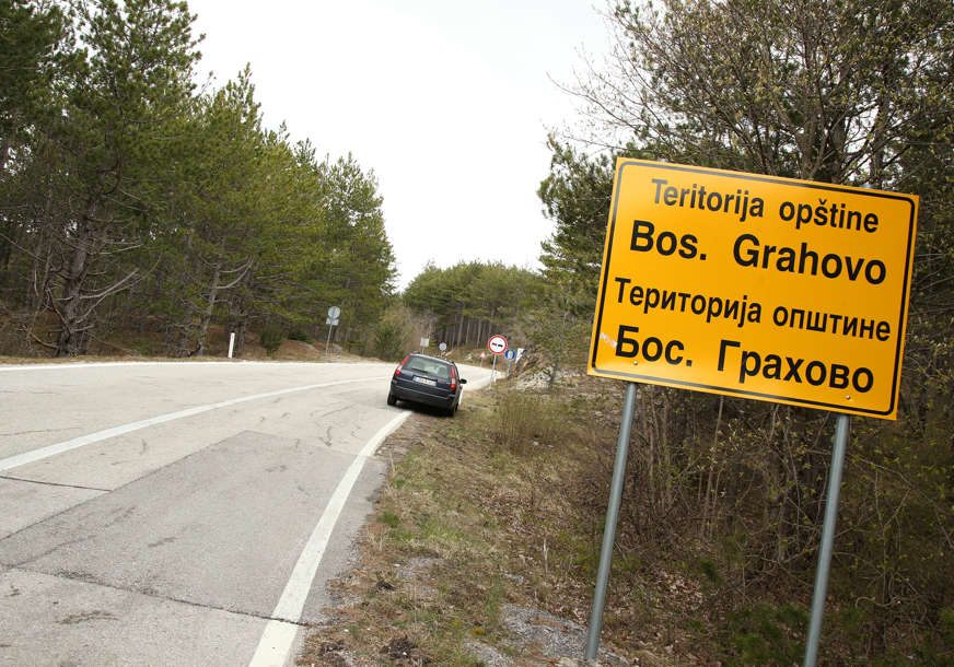 Živahno mjesto u BiH pretvoreno u GRAD DUHOVA: Poznati pustolov posjetio Bosansko Grahovo u kojem je tokom prošle godine rođena SAMO 1 BEBA