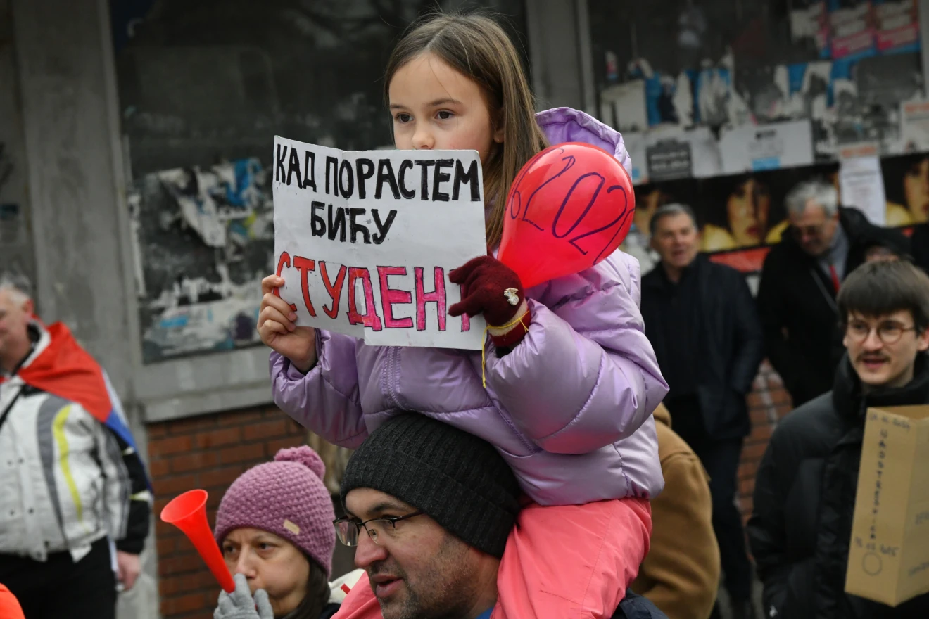 Udžbenik o tome kako pobeđuje revolucija – ili: Semiotičke implikacije protesta – Svako može da podrži, ali ovo je njihova borba