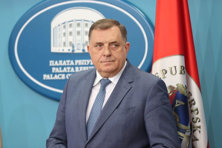 Nakon zabrane okupljanja Dodik stao u odbranu gimnazijalaca