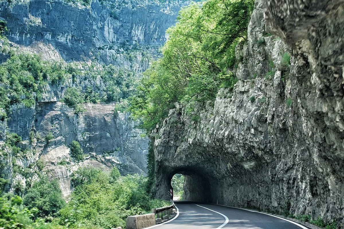 Crna Gora uvodi tranzitnu taksu za primorje, šalju auta na Trebinje?