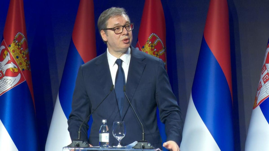 Vučić tvrdi da je Srbija napadnuta spolja, ali ne kaže od koga