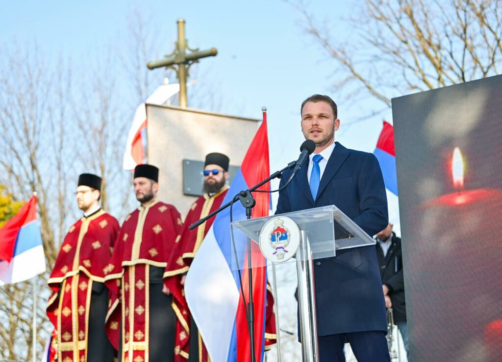 “DOK PAMTIMO – ŽIVE” Stanivuković u Drakuliću poručio da ovaj ZLOČIN NIKAD NEĆE BITI ZABORAVLJEN!