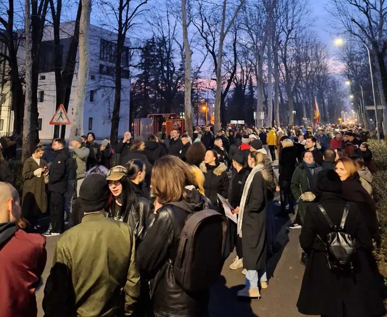 Skup podrške banjalučkih studenata kolegama u Srbiji i srednjoškolcima: „Svjetlo postoji i nakon sumraka“ (FOTO)