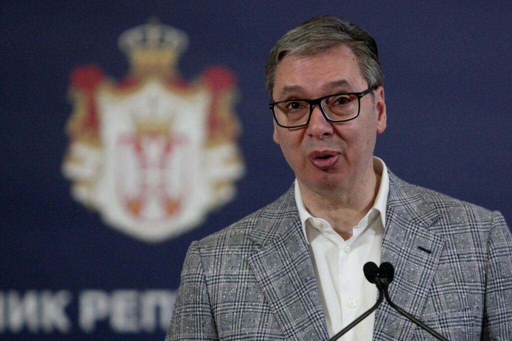 Vučić prijeti iz hotela na 15 minuta od Niša: Razjuriću sve batinaše kada dođem