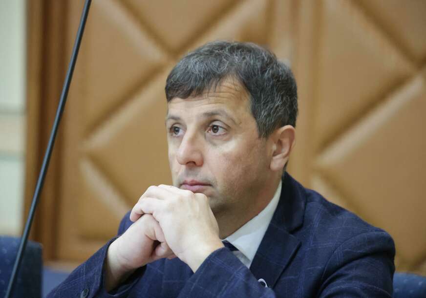 „Ako ovo preživimo, proglasiće nas ludacima“ Vukanović tvrdi da je zakon koji se treba naći na sjednici opasan