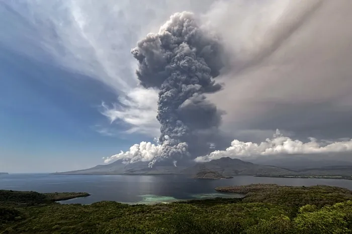 Vulkan u Indoneziji izbacio pepeo osam kilometara uvis: Erupcija trajala 11 minuta