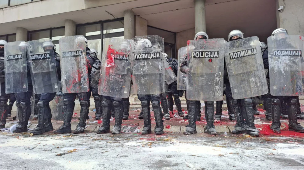 Opozicija Srbije na paralelnom kolosjeku