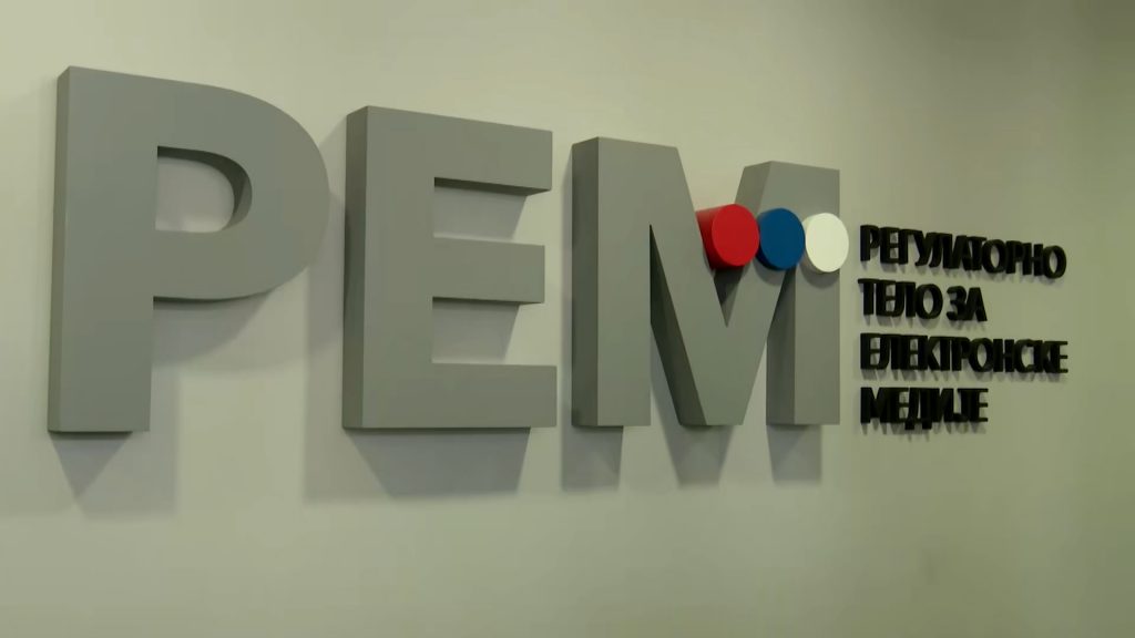 Studenti se obratili Odboru za kulturu: Protest ispred RTS trajaće dok ne objavite poziv za izbor članova Saveta REM Studenti se obratili Odboru za kulturu: Protest ispred RTS trajaće dok ne objavite poziv za izbor članova Saveta REM