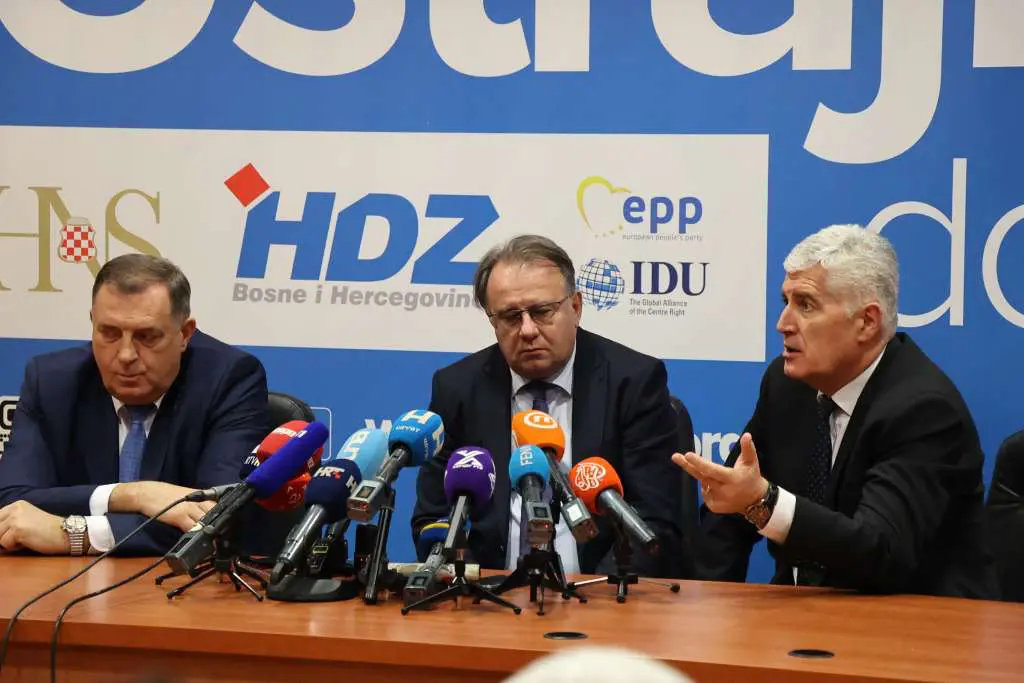 Situacija s Dodikom do sada je išla u korist stranaka Trojke, sad već ide u korist njihove štete Situacija s Dodikom do sada je išla u korist stranaka Trojke, sad već ide u korist njihove štete