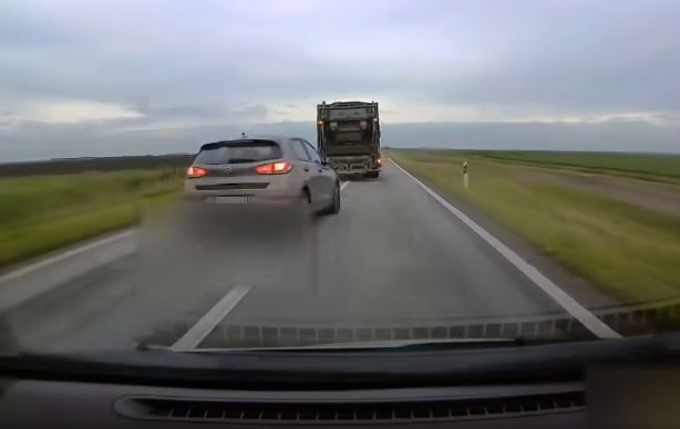 JEZIV SNIMAK OPASNE VOŽNJE Za dlaku izbjegnuta tragedija