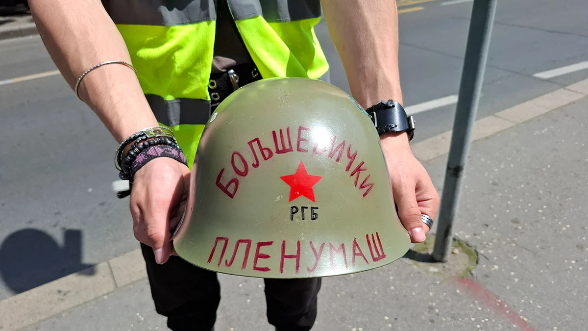 Prvi maj, zborovi i Crveni Kmeri Prvi maj, zborovi i Crveni Kmeri
