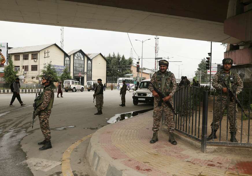 Najmanje 5 osoba poginulo: Pakistan izveo PRVI NAPAD NA INDIJU, sile pozivaju na deeskalaciju i dijalog