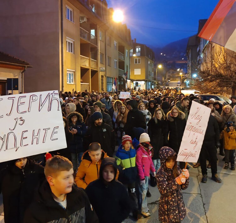 Kosjerić i Zaječar pred izbore kao bojna polja: Napadi na novinare, opoziciju, aktiviste Kosjerić i Zaječar pred izbore kao bojna polja: Napadi na novinare, opoziciju, aktiviste