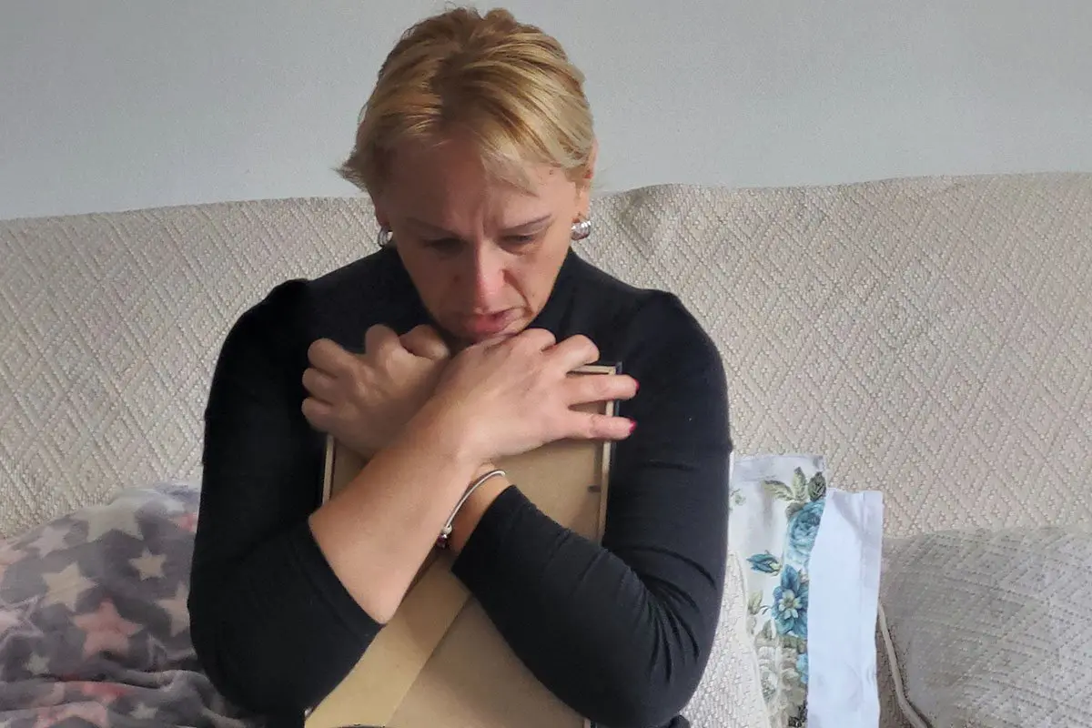 Majka stradalog Stefana Hrke napustila Srbiju: “Pretili su mi, pljunuli me” Majka stradalog Stefana Hrke napustila Srbiju: “Pretili su mi, pljunuli me”