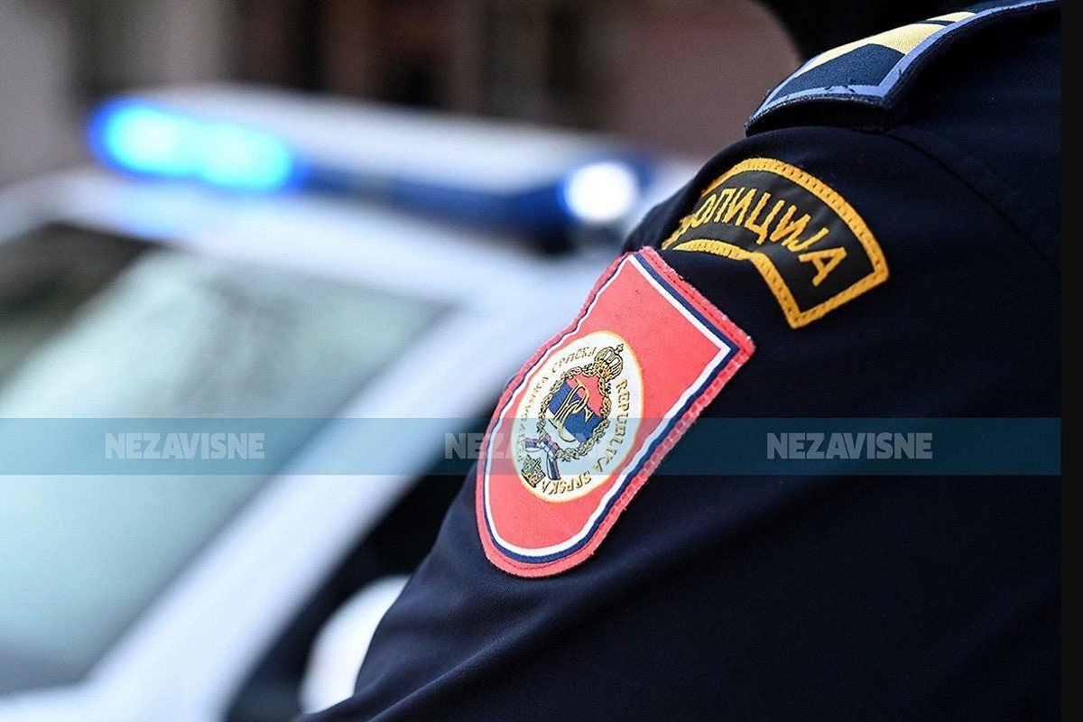 Vozač uhapšen zbog mita: Stavio pare u policijski rokovnik Vozač uhapšen zbog mita: Stavio pare u policijski rokovnik