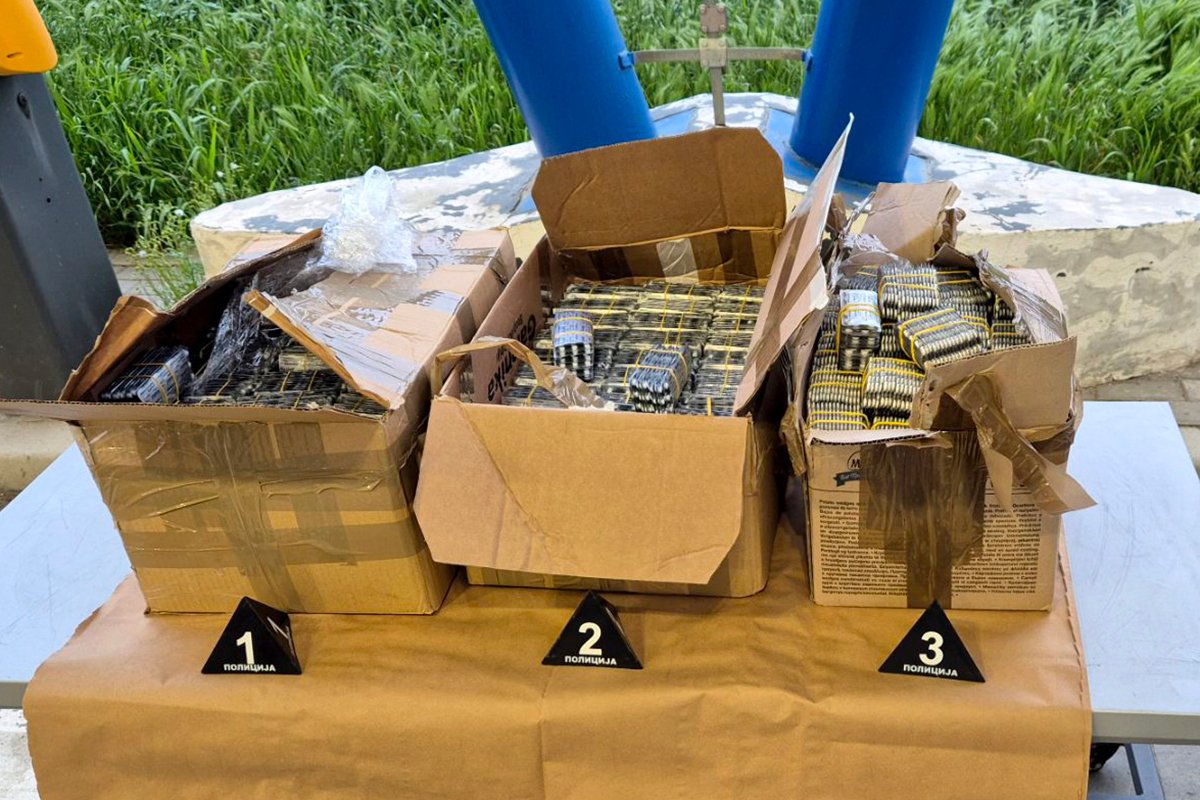 Kamion pun tableta na granici, uhapšen vozač (FOTO) Kamion pun tableta na granici, uhapšen vozač (FOTO)
