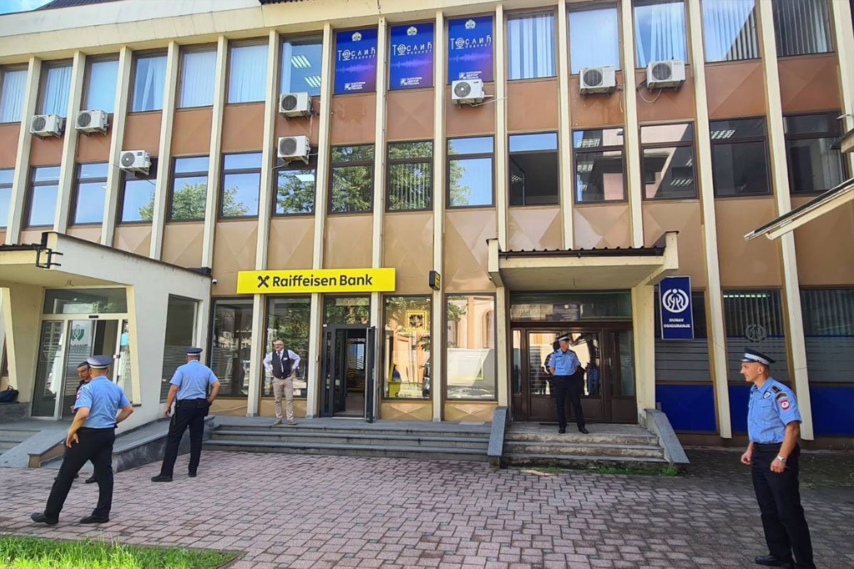 Drama u Skupštini grada Teslić: Formirana nova većina, odbornici pozvali policiju Drama u Skupštini grada Teslić: Formirana nova većina, odbornici pozvali policiju