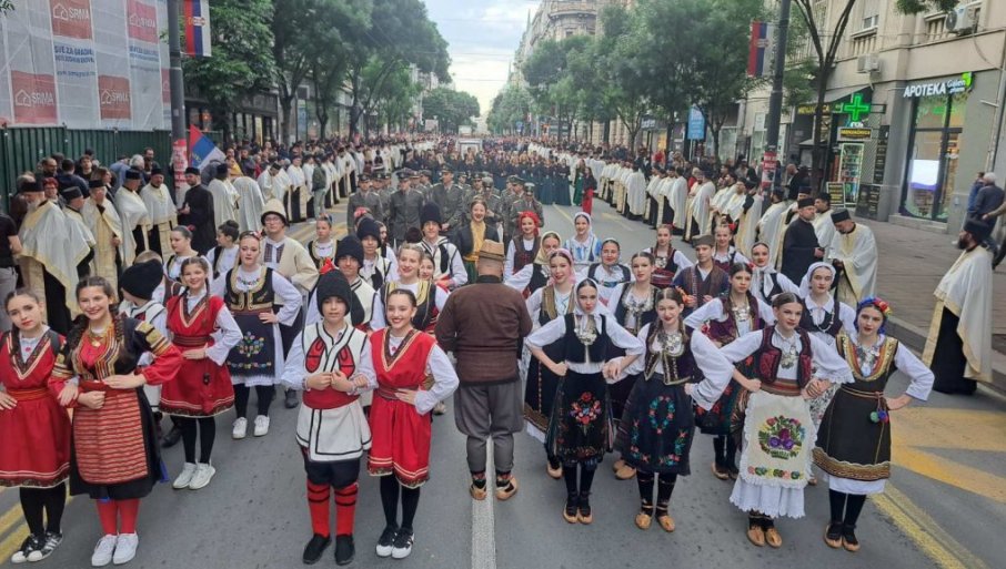 Zabrinjavajuće malo naroda u litiji u Beogradu Zabrinjavajuće malo naroda u litiji u Beogradu