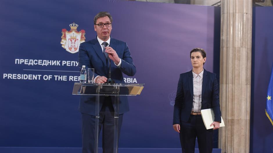 Brnabić probala da odbrani Vučića na X-u, pa od algoritma dobila odgovor: Laž Brnabić probala da odbrani Vučića na X-u, pa od algoritma dobila odgovor: Laž
