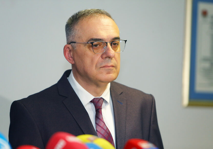 Zašto režimski mediji ćute o turbulencijama u SDS!? Zašto režimski mediji ćute o turbulencijama u SDS!?