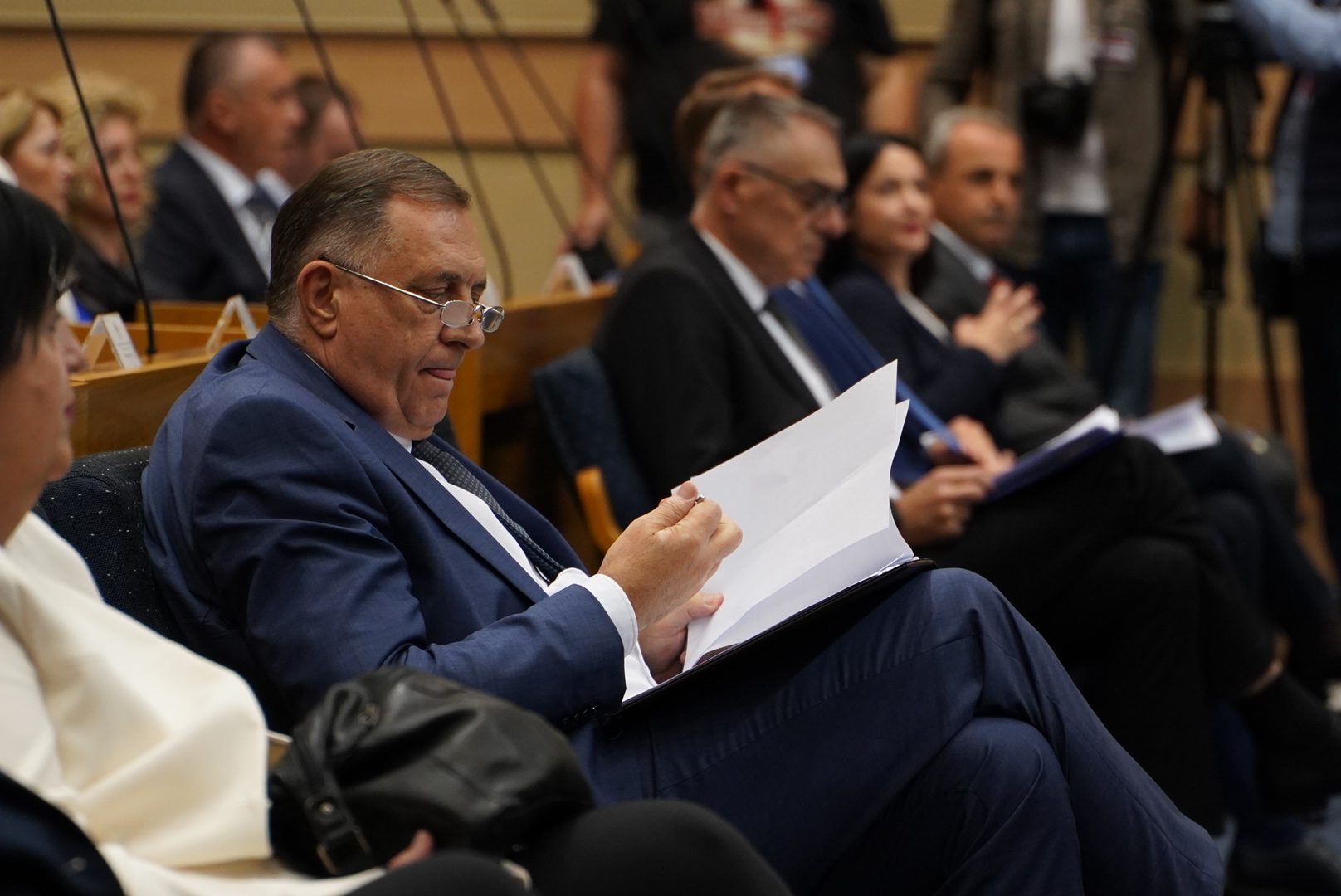 Dodika izdali partneri u NSRS? Nije bilo većine da se u dnevni red uvrsti ukidanje budžetskog finansiranja za sve stranke Dodika izdali partneri u NSRS? Nije bilo većine da se u dnevni red uvrsti ukidanje budžetskog finansiranja za sve stranke