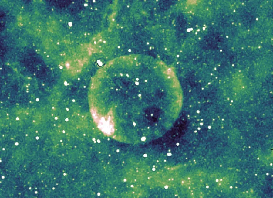 Astronomi su zbunjeni savršenom sferom u dubinama svemira koja emituje radio talase Astronomi su zbunjeni savršenom sferom u dubinama svemira koja emituje radio talase