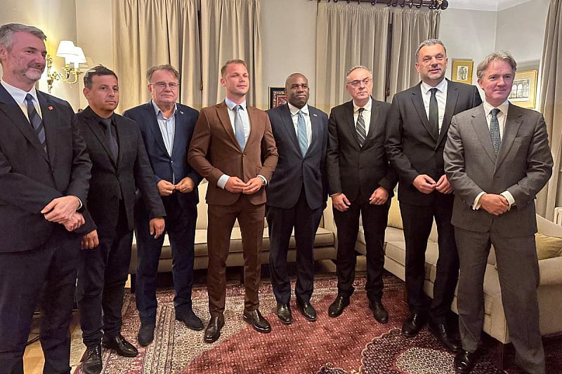 Trojke iz FBiH i RS-a se sastale u rezidenciji britanskog ambasadora, tu je i Lammy Trojke iz FBiH i RS-a se sastale u rezidenciji britanskog ambasadora, tu je i Lammy