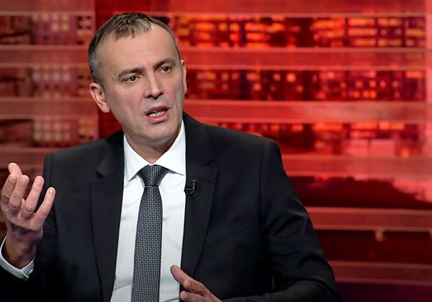 „Spreman žrtvovati 2 MILIJARDE KM iz Plana rasta za svoju fotelju“ Babalj poručuje da je ŠPIRIĆ ŠAMPION po broju usvojenih zakona kojima se prenose nadležnosti