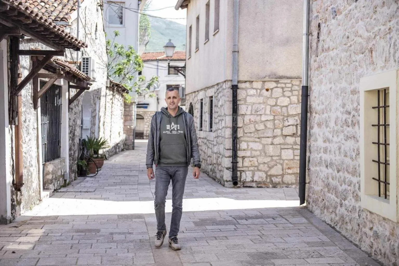 Dražen Milić – slikar koji nije otišao: Srce Trebinja u keramici i humanosti Dražen Milić – slikar koji nije otišao: Srce Trebinja u keramici i humanosti