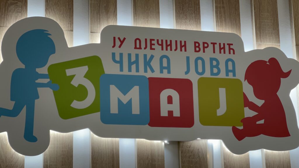 BIJELJINA: Štrajk upozorenja u vrtiću „Čika Jova Zmaj“ – zaposleni upozoravaju na kolaps sistema, roditelji traže hitno rješenje (foto) BIJELJINA: Štrajk upozorenja u vrtiću „Čika Jova Zmaj“ – zaposleni upozoravaju na kolaps sistema, roditelji traže hitno rješenje (foto)