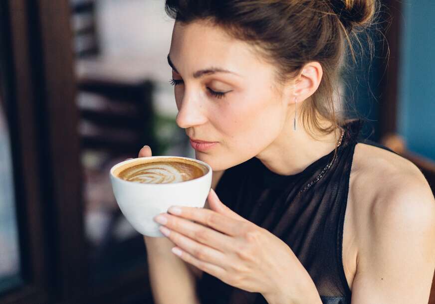 KOJEM TIPU PRIPADATE Jutarnja kafa, ili šoljica čaja, oba imaju svoje prednosti i mane, a evo šta ih razdvaja