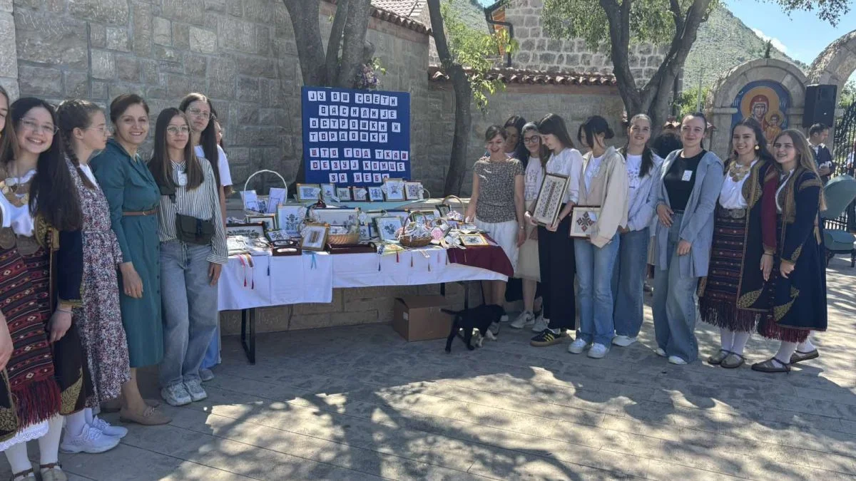 ,,Što god tkaš vezuj konce za nebo” ,,Što god tkaš vezuj konce za nebo”