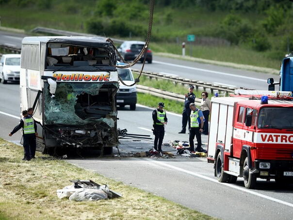 Novi detalji nesreće u Hrvatskoj: 31 povrijeđena osoba, više ljudi na hitnim operacijama Novi detalji nesreće u Hrvatskoj: 31 povrijeđena osoba, više ljudi na hitnim operacijama