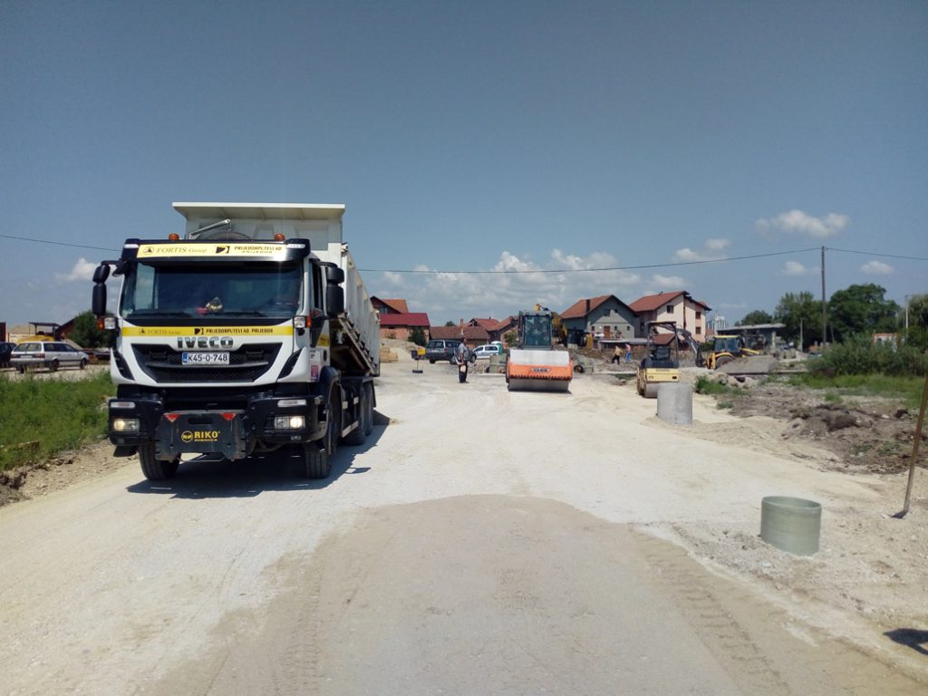 „Prijedorputevi“ traže na berzi četiri miliona KM „Prijedorputevi“ traže na berzi četiri miliona KM