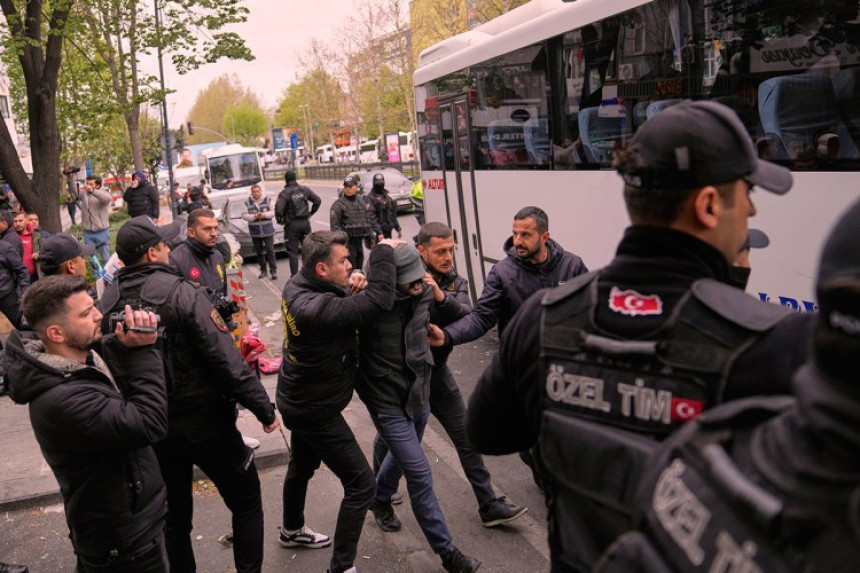 Protesti, sukobi i hapšenja za Prvi maj u Istanbulu Protesti, sukobi i hapšenja za Prvi maj u Istanbulu