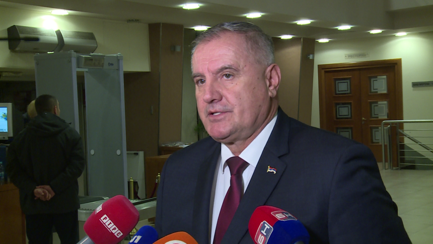 Specijalci pokušali uhapsiti premijera Viškovića u Brčkom? Specijalci pokušali uhapsiti premijera Viškovića u Brčkom?