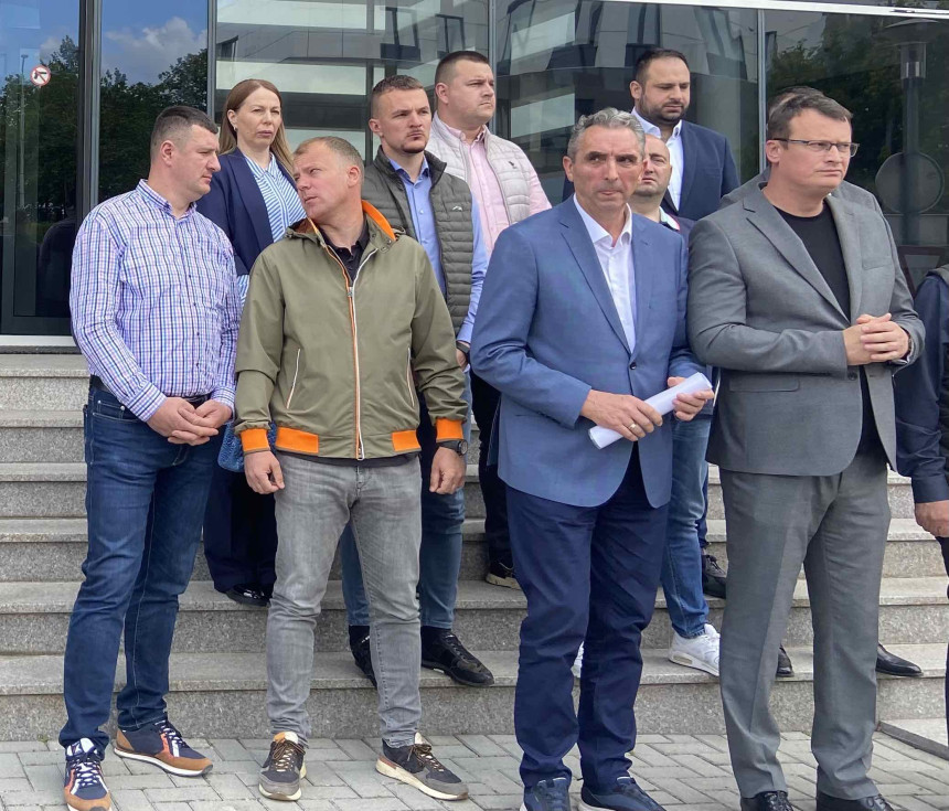 Zbog trzavica unutar SNSD-a prošao zakonski rok za formiranje gradske skupštine Zbog trzavica unutar SNSD-a prošao zakonski rok za formiranje gradske skupštine