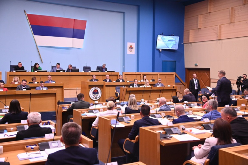 Poslanicima u Narodnoj skupštini RS uvećane plate Poslanicima u Narodnoj skupštini RS uvećane plate