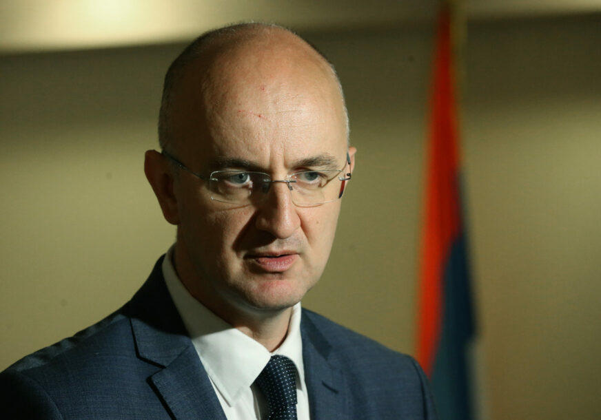 „Zoran Milanović veći Srbin od opozicije“ Mazalica izazvao buru u NSRS, dobio aplauz, pa napustio salu