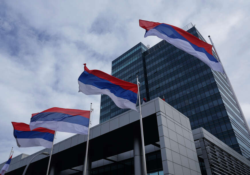Vlada Srpske krši zakone i udomljava stranački podobne kadrove Vlada Srpske krši zakone i udomljava stranački podobne kadrove