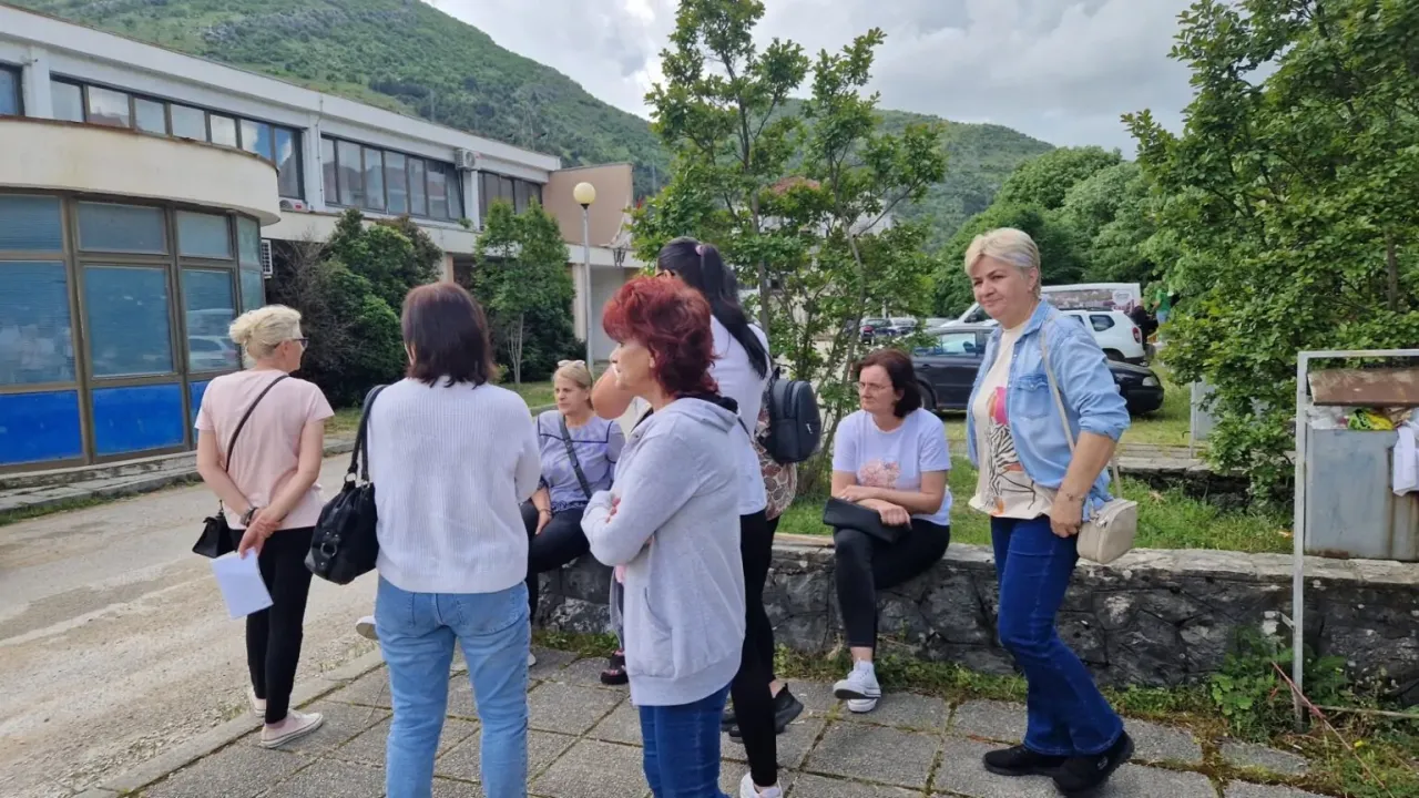 Zatvoren pogon, zatvorena vrata: Radnice trebinjskog Trend-texa ostale bez posla, plata i objašnjenja Zatvoren pogon, zatvorena vrata: Radnice trebinjskog Trend-texa ostale bez posla, plata i objašnjenja