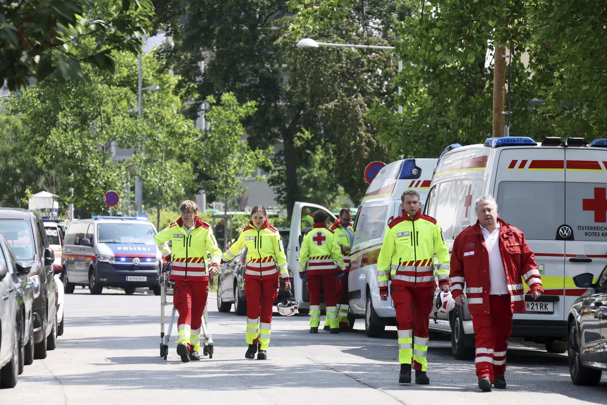 Policija: U pucnjavi u Gracu 10 mrtvih i 12 ranjenih, napadač koristio dva oružja Policija: U pucnjavi u Gracu 10 mrtvih i 12 ranjenih, napadač koristio dva oružja
