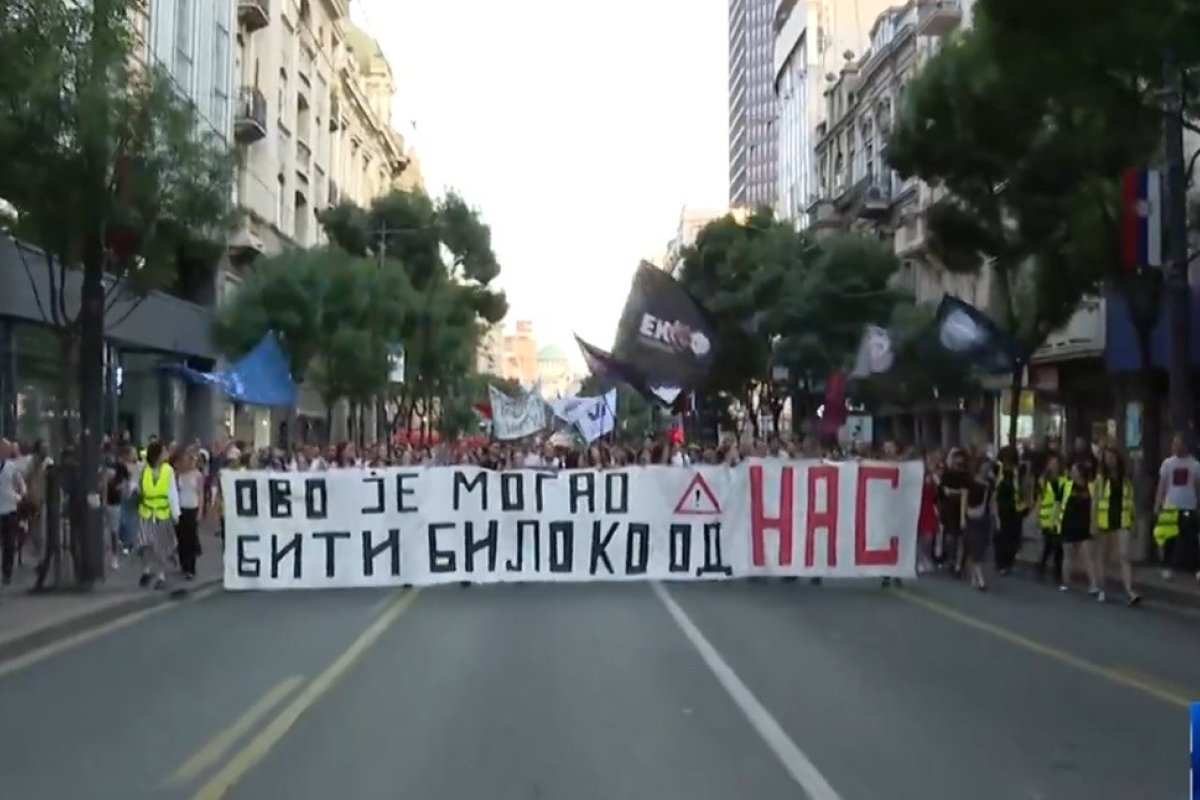 Pretučen student u Srbiji, odmah izbili protesti Pretučen student u Srbiji, odmah izbili protesti