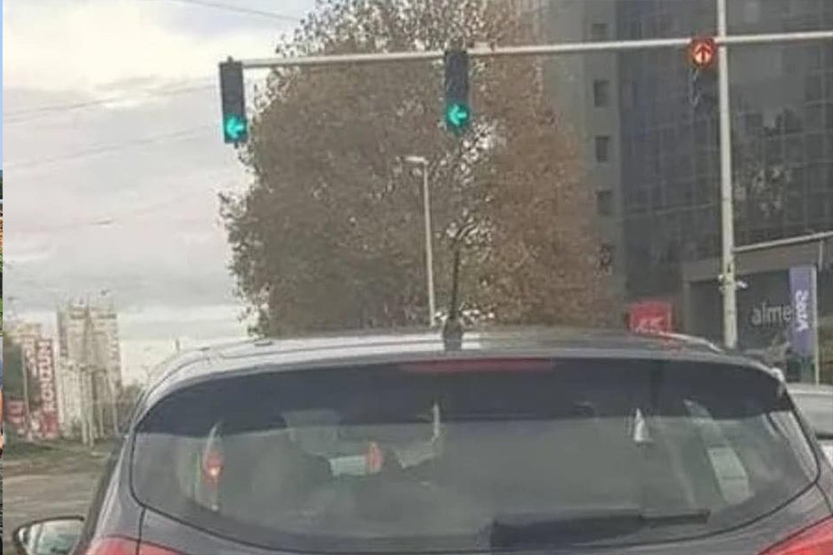 Čovjek dodao dva slova uz marku svog auta, nasmijao sve koji su ga vidjeli (FOTO) Čovjek dodao dva slova uz marku svog auta, nasmijao sve koji su ga vidjeli (FOTO)