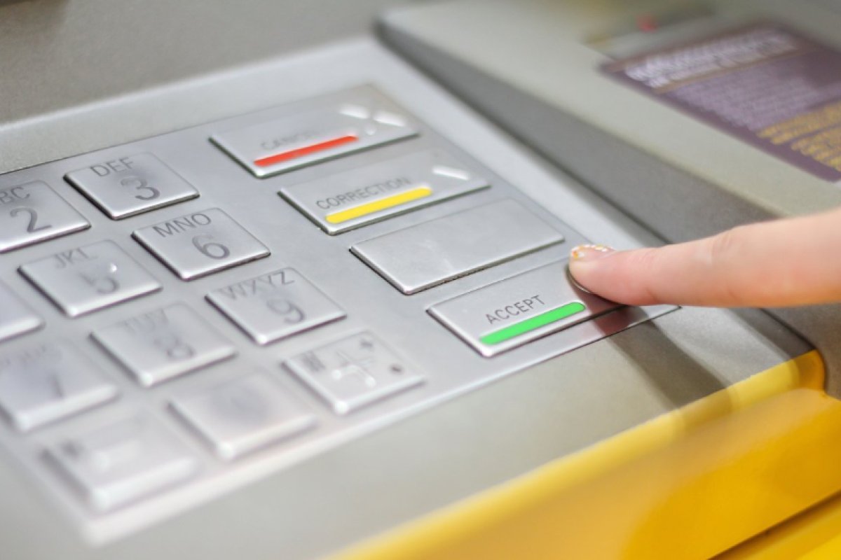 Hrpa „ničijih“ bankomata na Jadranu, meta naivni turisti Hrpa „ničijih“ bankomata na Jadranu, meta naivni turisti