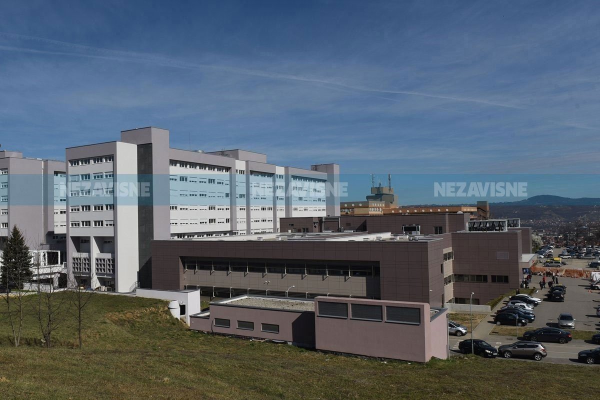 Užas u UKC RS: Majka pokušala ugušiti bebu jastukom Užas u UKC RS: Majka pokušala ugušiti bebu jastukom