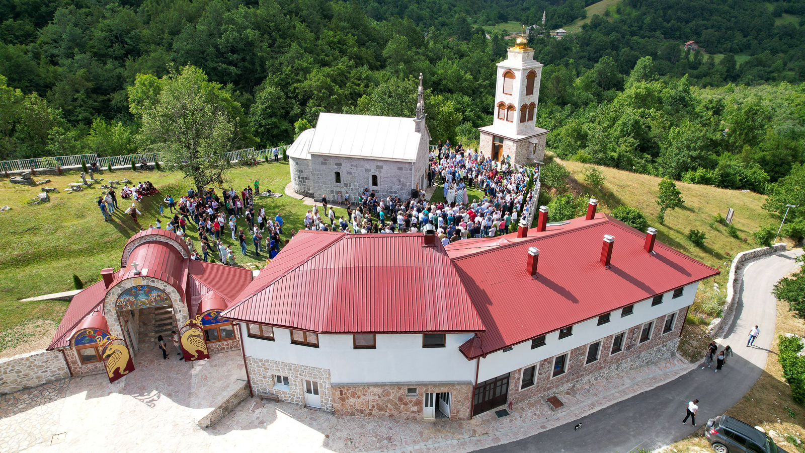 Veliki broj vjernika na proslavi Vidovdana u Pridvorici Veliki broj vjernika na proslavi Vidovdana u Pridvorici