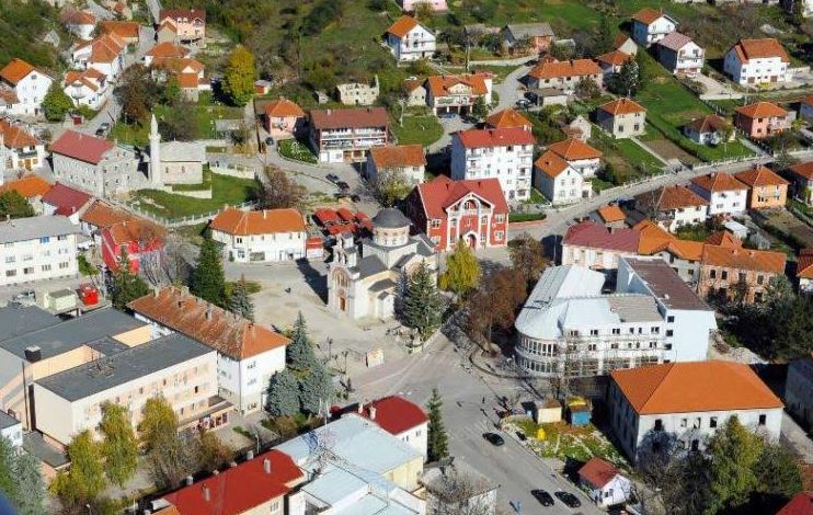 Stanovnici Plužina i Pive blokiraju put ka Sarajevu: Traže OTVARANJE GRANIČNOG PRELAZA Ravno za lokalno stanovništvo i turiste Stanovnici Plužina i Pive blokiraju put ka Sarajevu: Traže OTVARANJE GRANIČNOG PRELAZA Ravno za lokalno stanovništvo i turiste